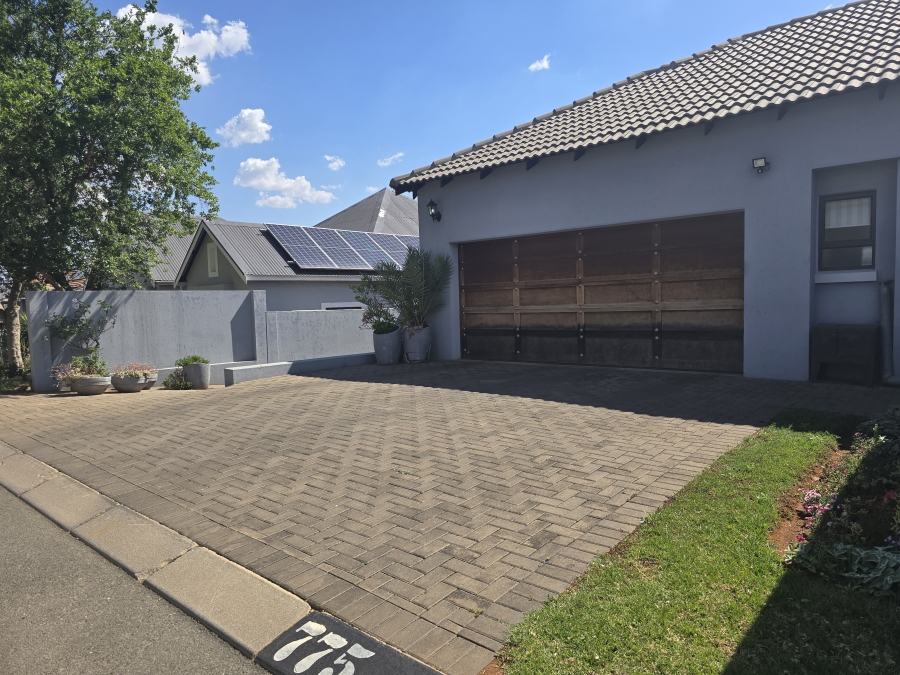 3 Bedroom Property for Sale in Gateway Manor North West